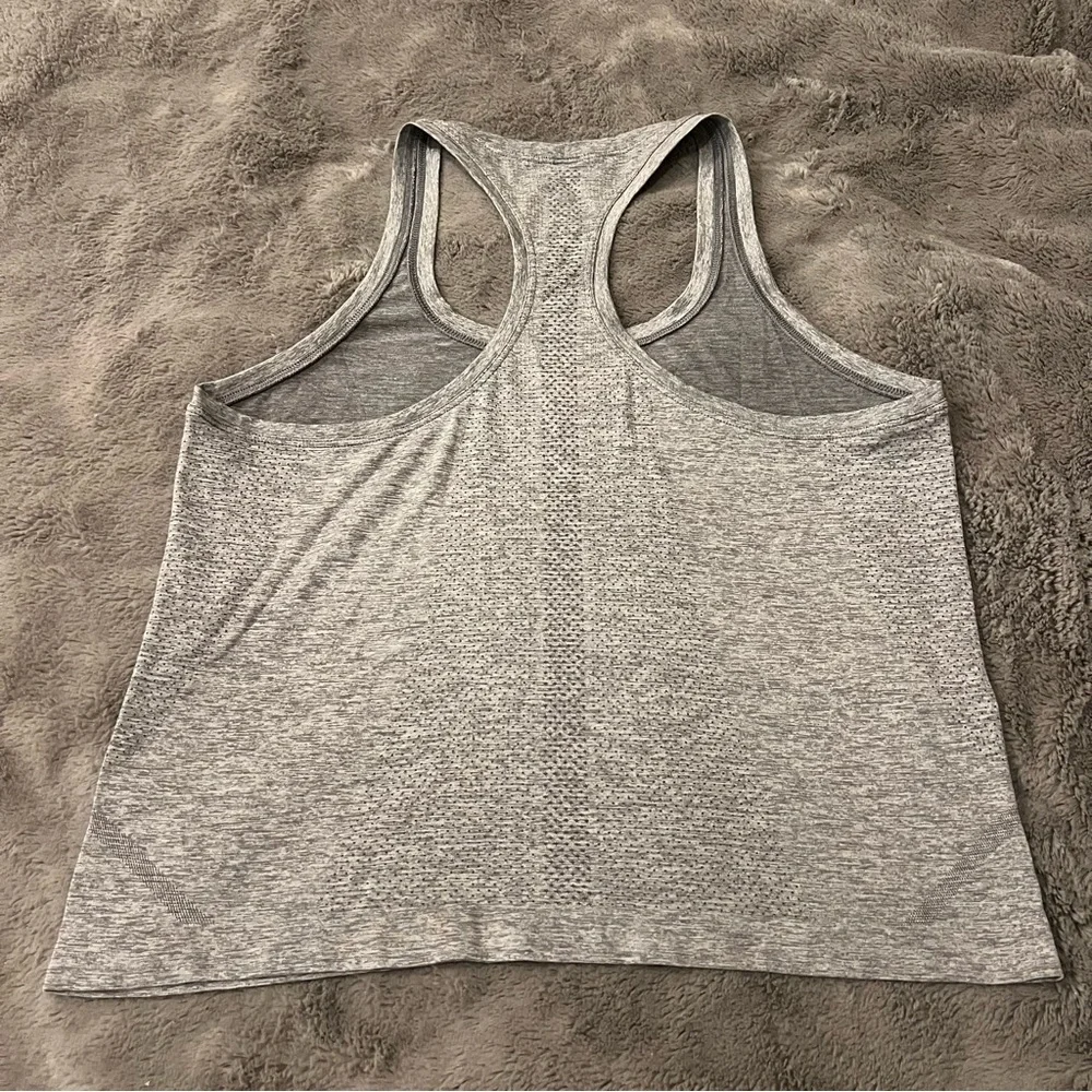 Lululemon Swiftly Tech Racerback 2.0 Race Length